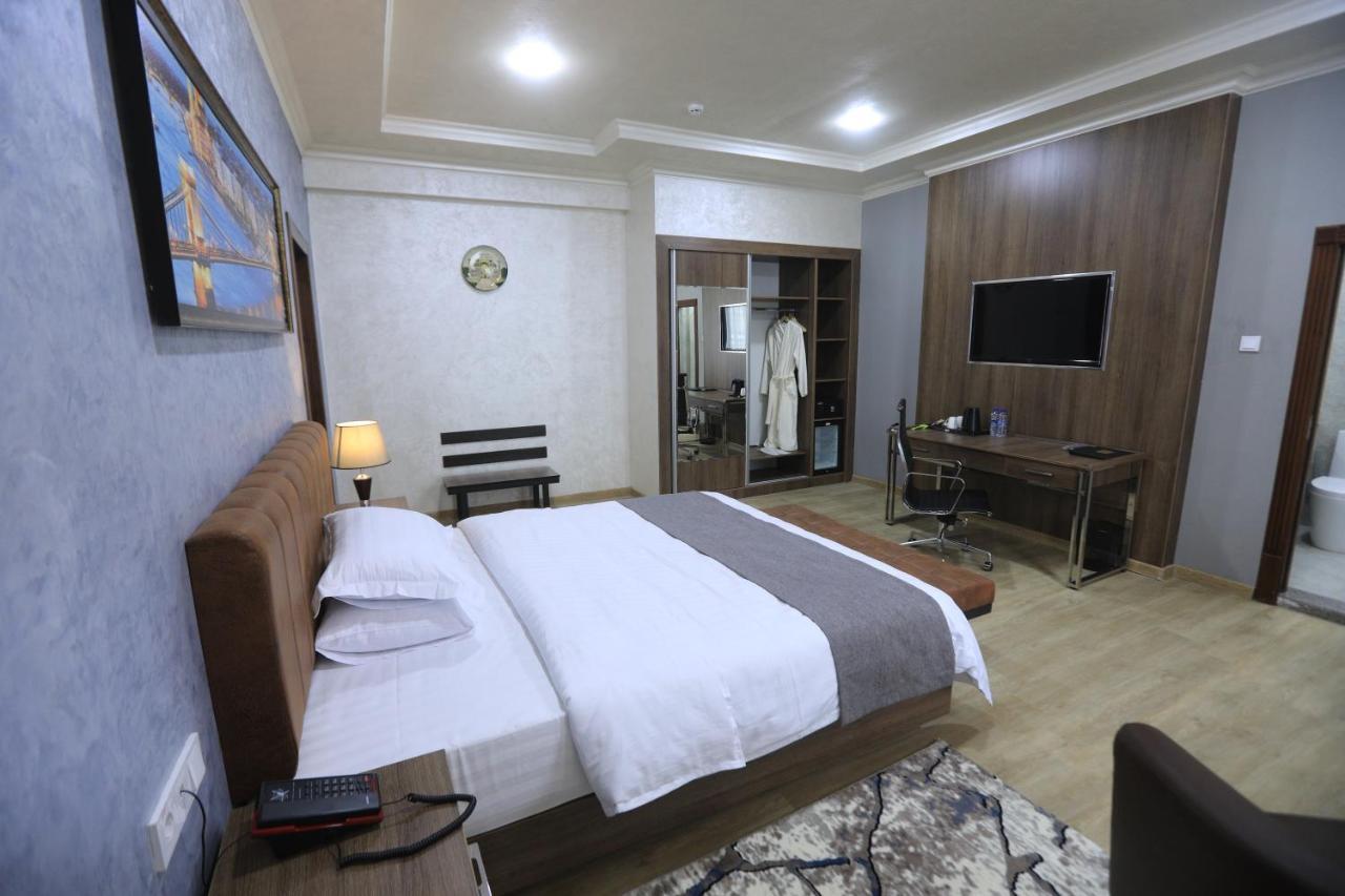 Chlnor Hotel Andijan Exteriér fotografie